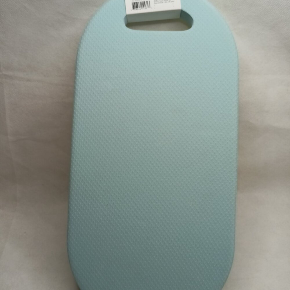Room Essentials Foam Gardening Kneeling Pad 18 in L X 8.5 in W X 1 in H, new